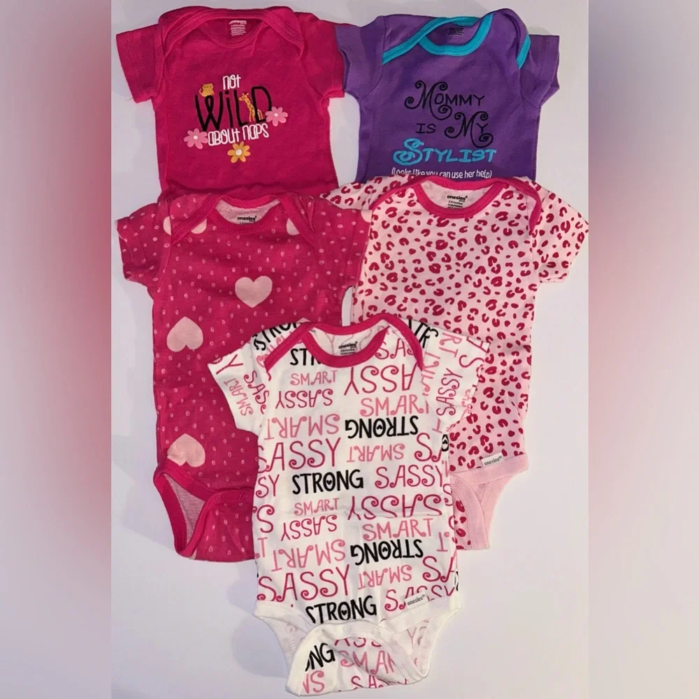 5‎ Piece Gerber Onesie Brand Baby Girl Bodysuits Size 3-6mo